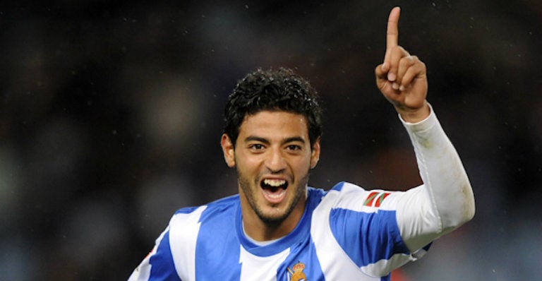 Carlos Vela festeja un gol con la Real Sociedad