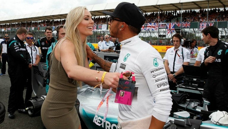 Lindsey Vonn y Lewis Hamilton se saludan