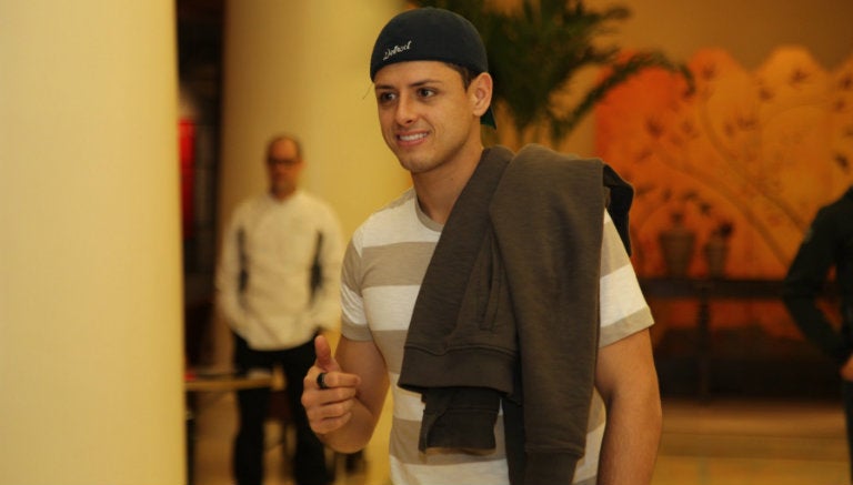 Chicharito, en su llegada al hotel de concentración en Florida 