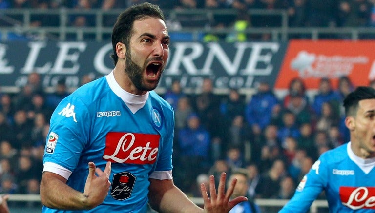 Gonzalo Higuaín celebra un gol con el Nápoles