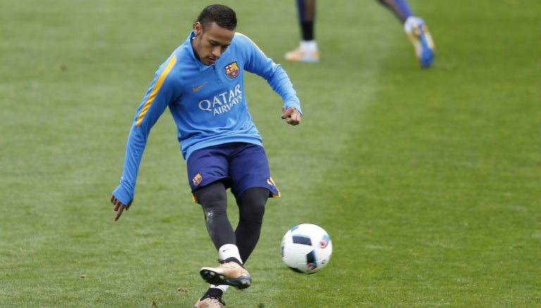 Neymar en entrenamiento con el Barcelona