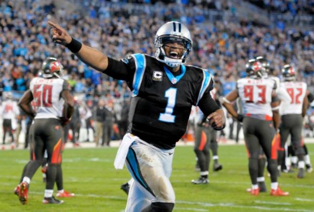 Cam Newton celebra un TD con las Panteras