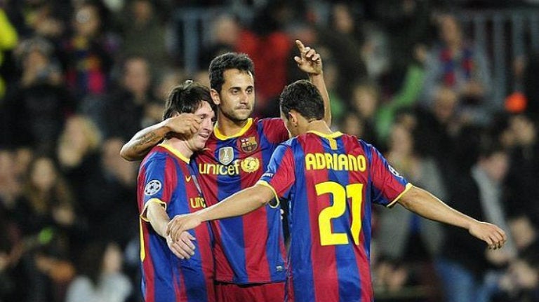 Messi, Vázquez y Adriano celebran un gol 