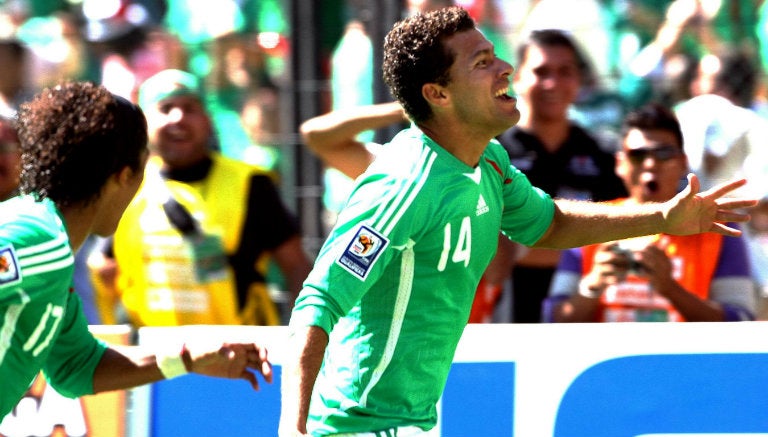 Miguel Sabah celebra su gol contra Estados Unidos en 2009