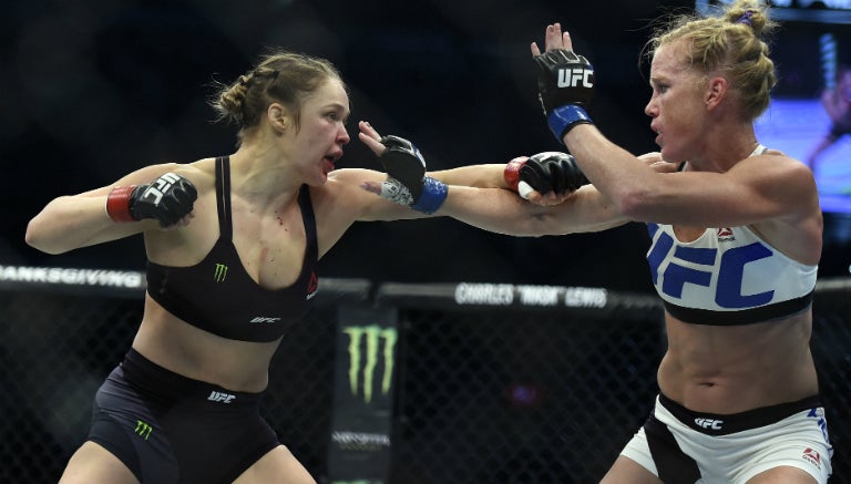 Ronda y Holm en el intercambio de golpes