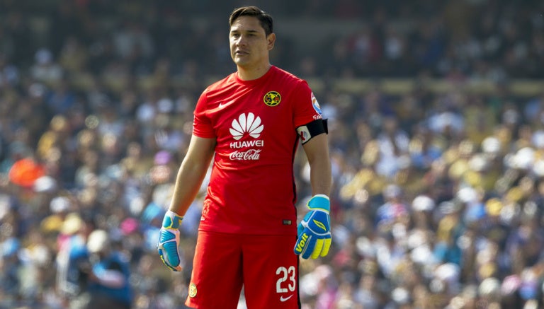 Moisés Muñoz en partido con las Águilas del América