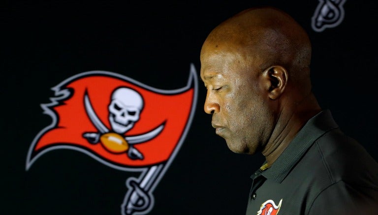 Lovie Smith en conferencia de prensa