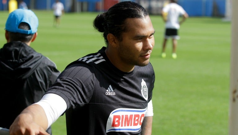 El Gullit durante un entrenamiento con Chivas