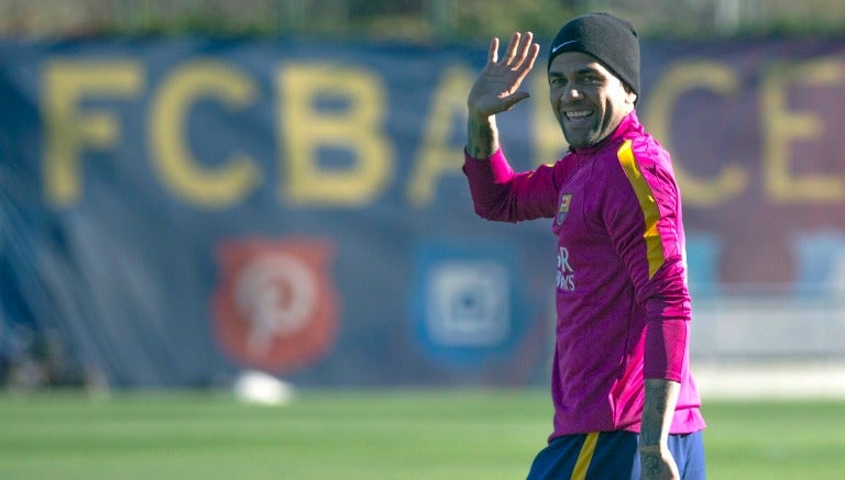 Alves, durante un entrenamiento con el Barcelona