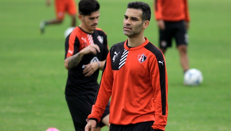 Rafa Márquez en un entrenamiento de Atlas