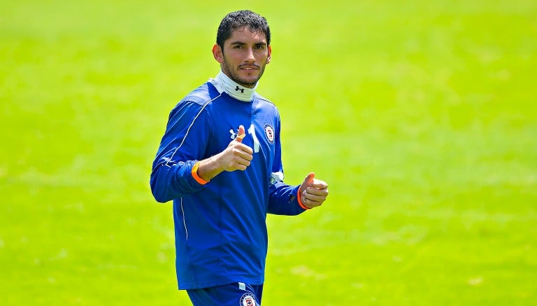 Jesús Corona, en un entrenamiento de Cruz Azul