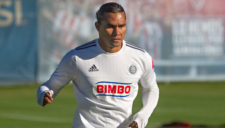 Carlos Peña, en entrenamiento con Chivas 