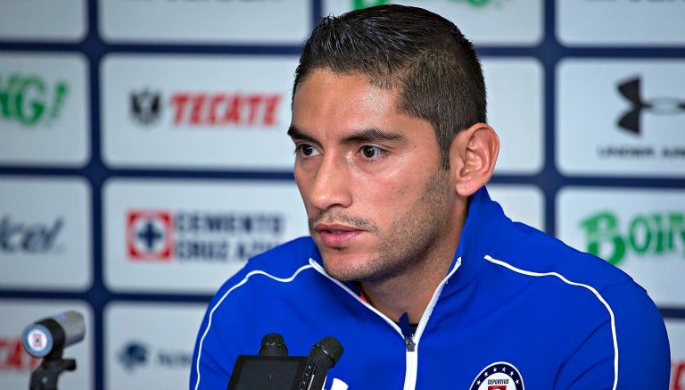 El portero de Cruz Azul en conferencia de prensa