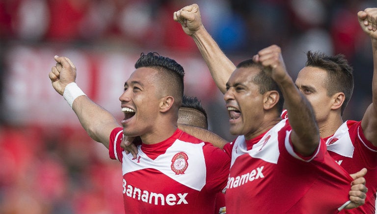 Toluca festeja el gol de la victoria contra Tigres