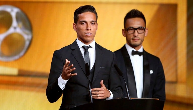 Wendell Lira feliz por obtener el premio