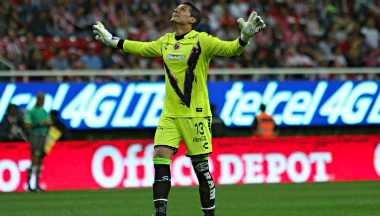 Melitón Hernández celebrando una anotación de Veracruz