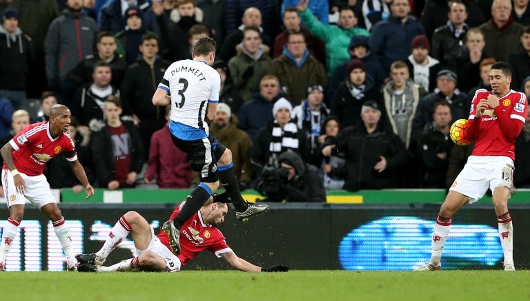 Momento en que Paul Dummett conecta el esférico