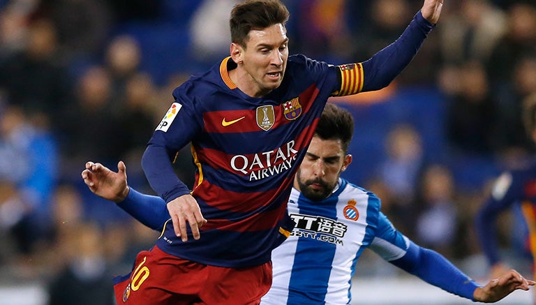 Messi y González, durante el partido entre Barcelona y Espanyol