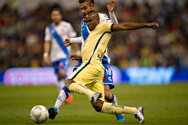 Da Silva pelea el balón en su debut con América