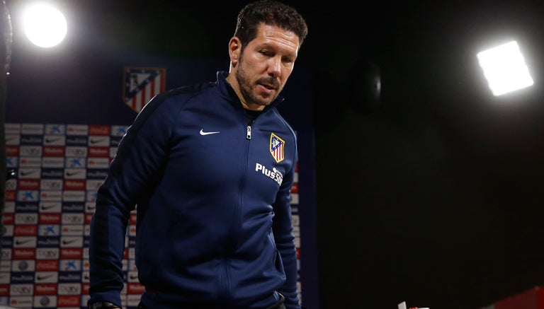 Simeone abandona una conferencia de prensa