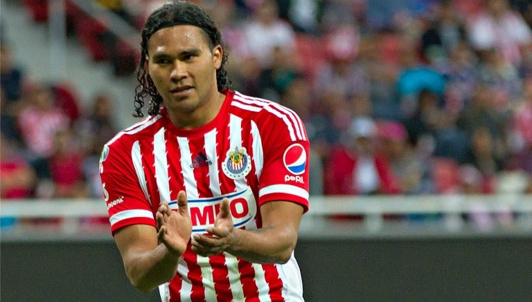 Gullit Peña en su debut con Chivas