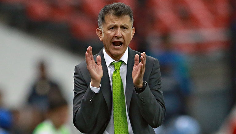 Juan Carlos Osorio en un partido con el Tri 