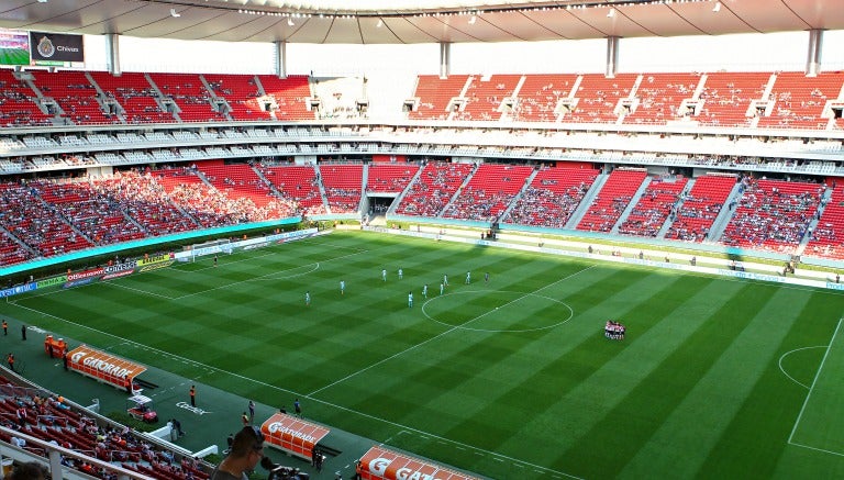 La cancha del Omnilife durante un partido de Chivas