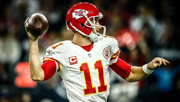 Alex Smith a punto de lanzar el ovoide