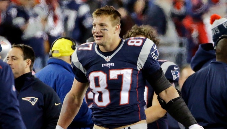 Rob Gronkowski celebra uno de los dos Touchdowns que anotó