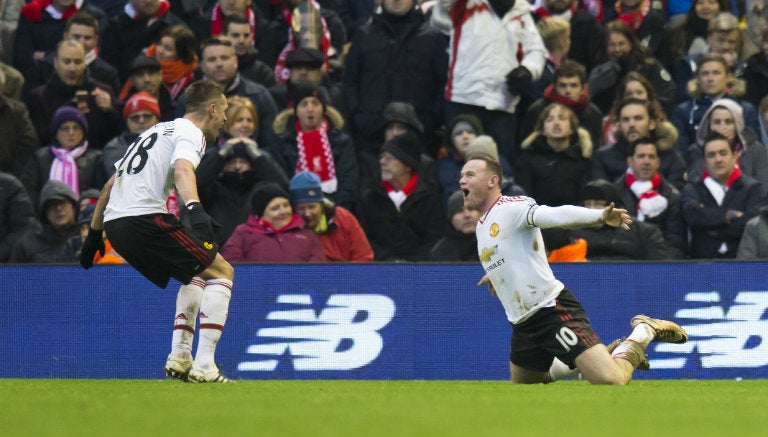 Rooney y Schneiderlin festejan el gol del triunfo