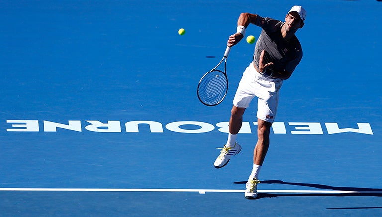 Djokovic, practicando previo al Abierto de Australia