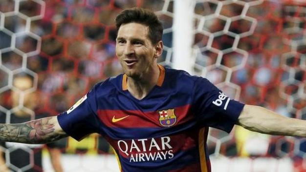 Messi festeja tras anotar con el Barcelona