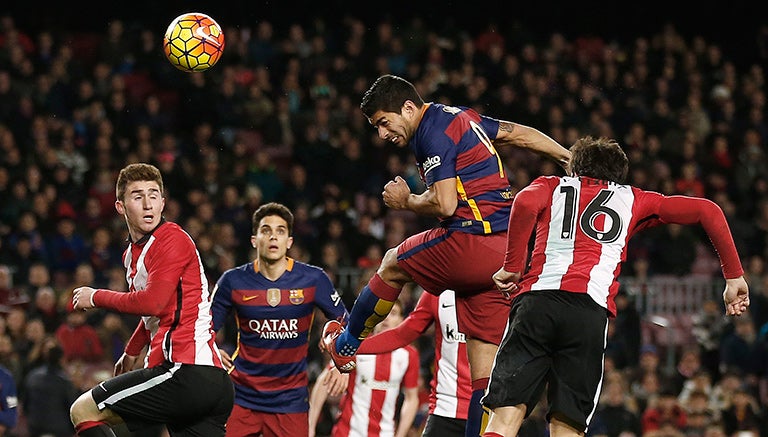 Luis Suárez, en un remate a gol contra el Athletic 