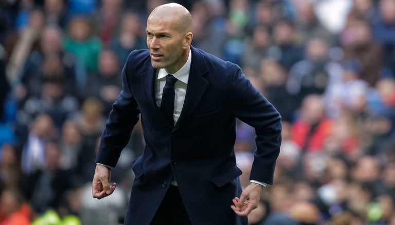 Zidane da indicaciones en duelo del Real Madrid