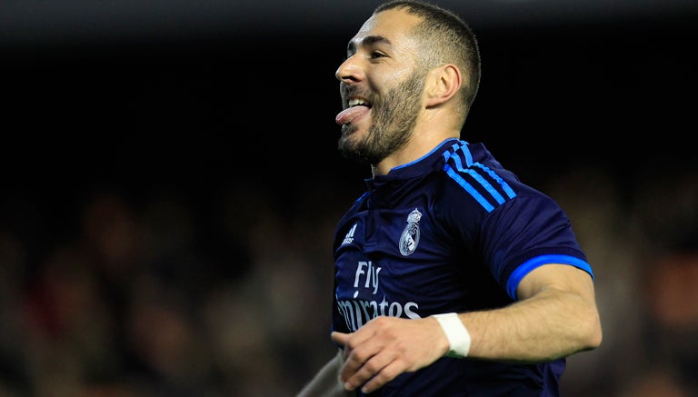 Benzema festeja un gol con el Real Madrid