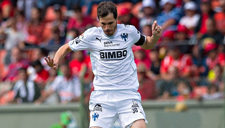 Basanta durante un partido con Monterrey