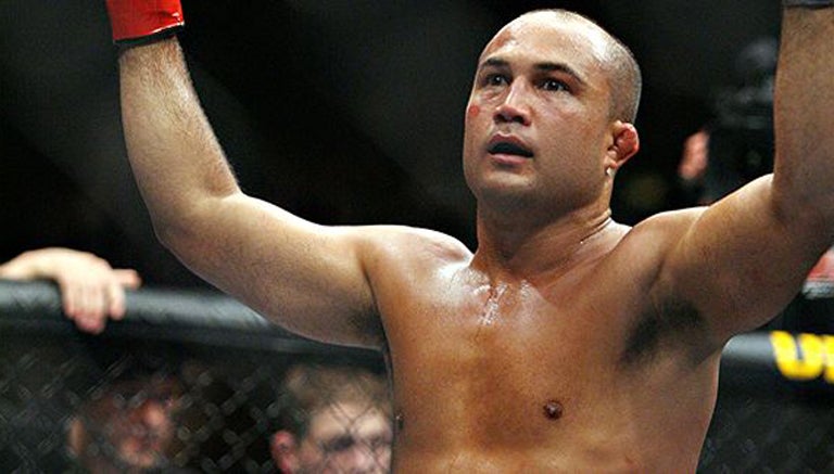 BJ Penn celebra tras una victoria en UFC