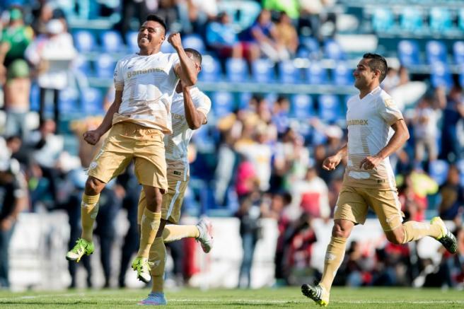 Cortés festeja un gol frente Cruz Azul