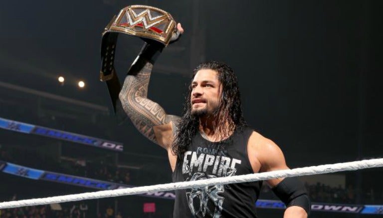 Roman Reigns presume el campeonato WWE Mundial Pesado