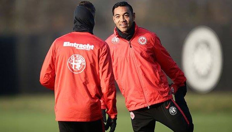 Marco Fabián en un entrenamiento del Frankfurt