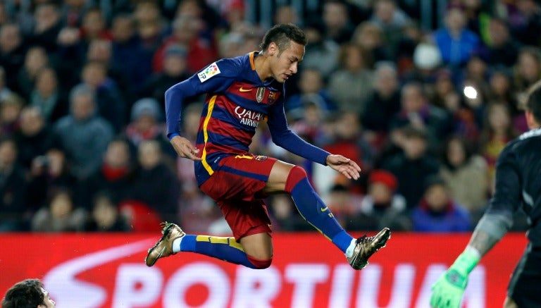 Neymar en un juego con el Barcelona