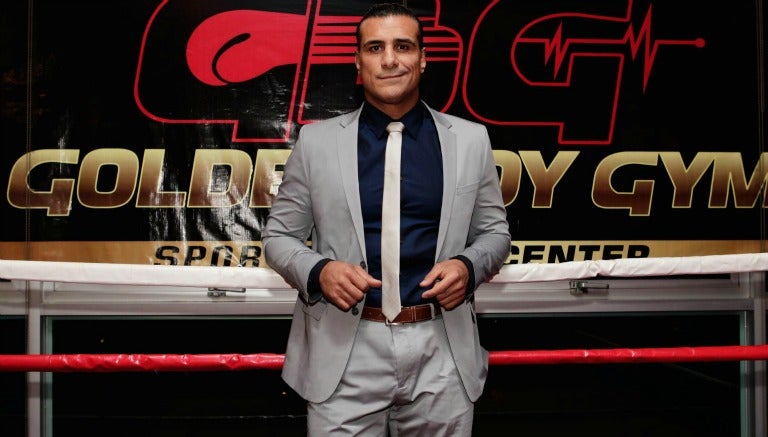 Alberto del Río posando para el lente de RÉCORD