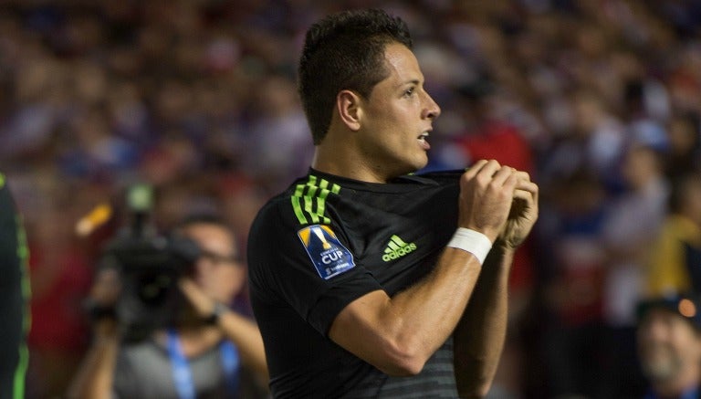 Chicharito Hernández celebra un gol con la Selección Mexicana