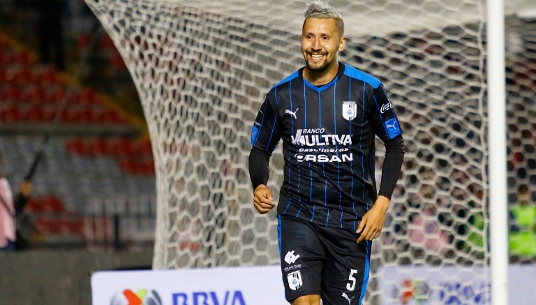 Yasser Corona celebrando su anotación a Dorados