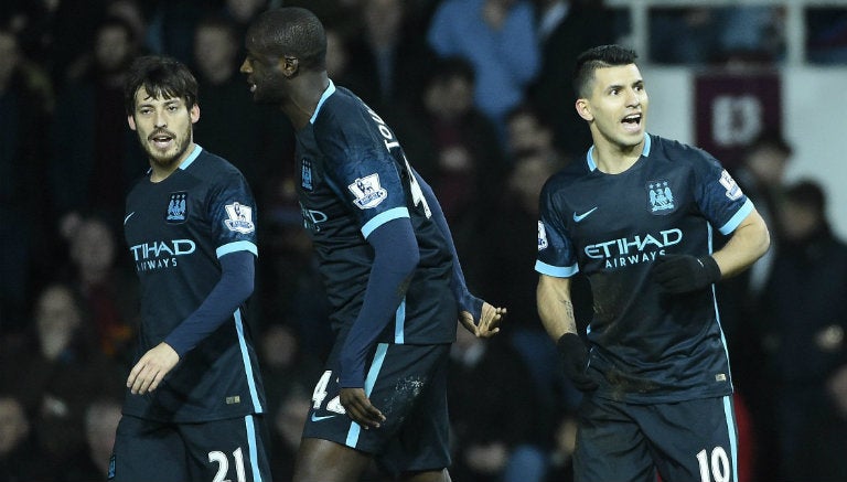 Silva, Touré y Agüero celebran un gol contra el West Ham