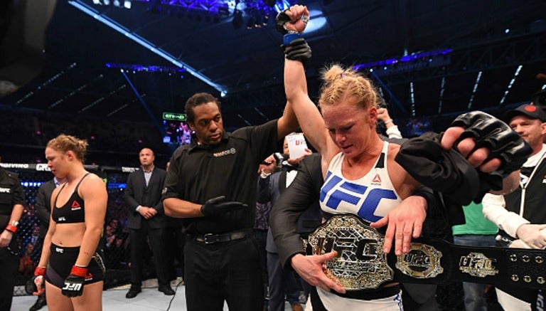 Holly Holm después de ganar el campeonato