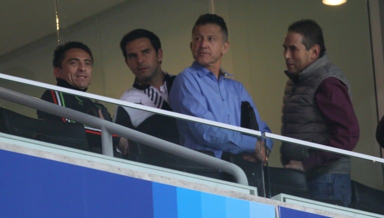 Juan Carlos Osorio en un palco del estadio de Rayados