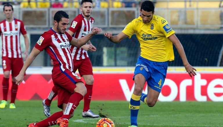 Koke pelea un balón en el duelo frente a Las Palmas