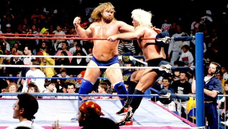 Jim Duggan golpea a Ric Flair en Royal Rumble 1992