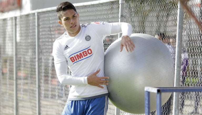 Salcedo, en entrenamiento con Chivas